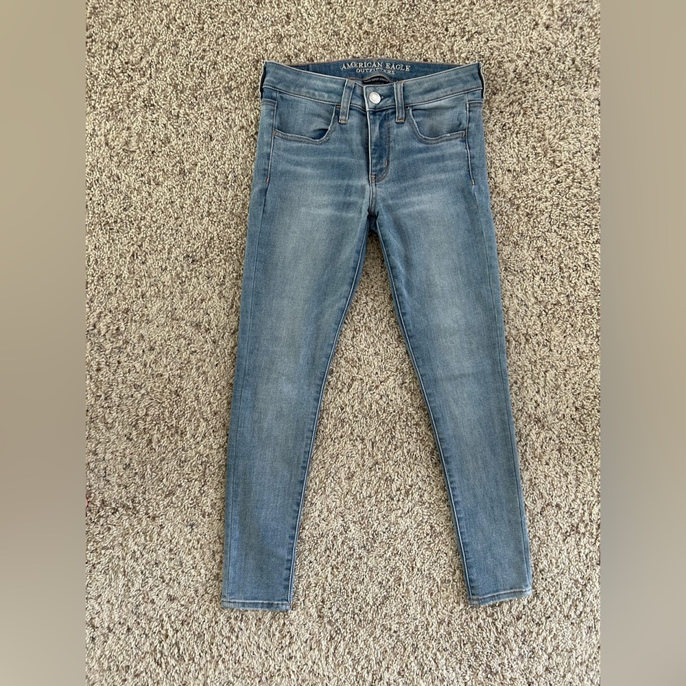 American Eagle Super, Super Stretch. Size 2x 26” Light Wash Denim - Excellent.